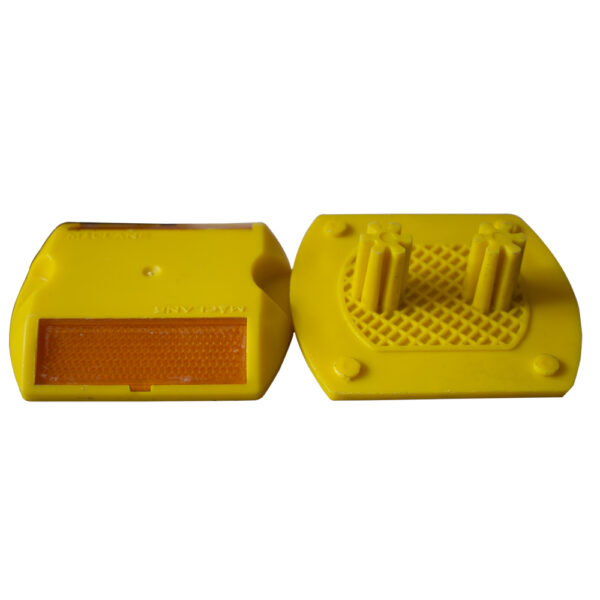 Maclane Plastic Road Stud With Shank - Image 4